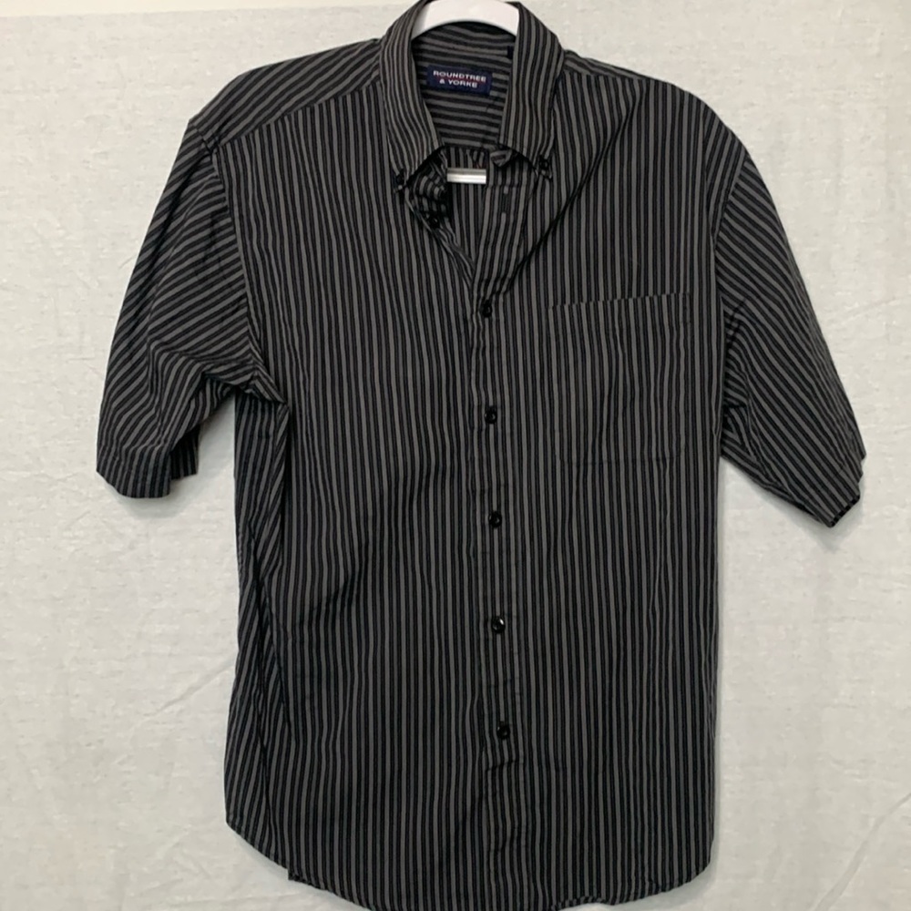 RoundTree & York men’s casual button down short sleeve shirt size medium
